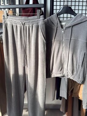 LUMINA (MADE IN ITALY) Drawstring Pants. Set is the one in the picture but brown